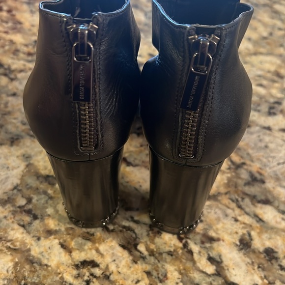 Michal Kors Black all leather shoes, size 6. Easy on/off zippered back. - Picture 7 of 7